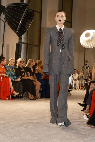 Look 10